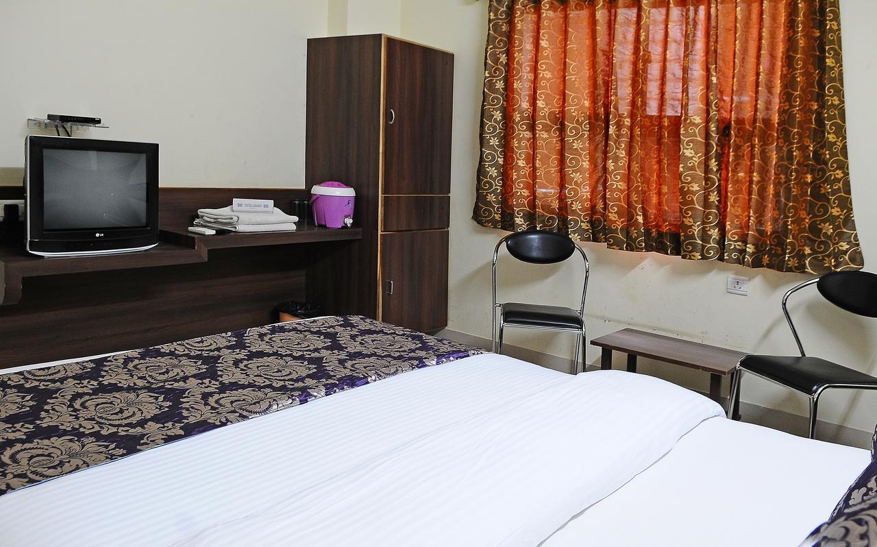 Hotel Bansi Dwarka  Ngoại thất bức ảnh
