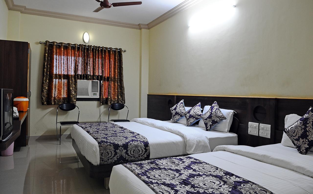 Hotel Bansi Dwarka  Ngoại thất bức ảnh