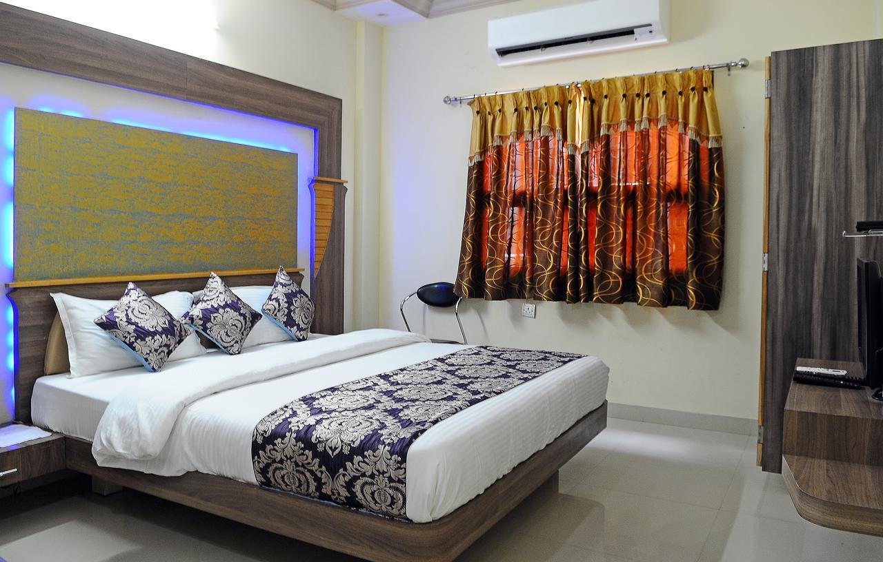 Hotel Bansi Dwarka  Ngoại thất bức ảnh