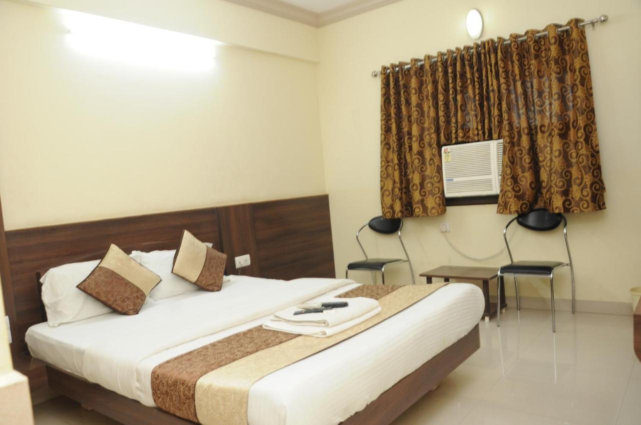 Hotel Bansi Dwarka  Ngoại thất bức ảnh