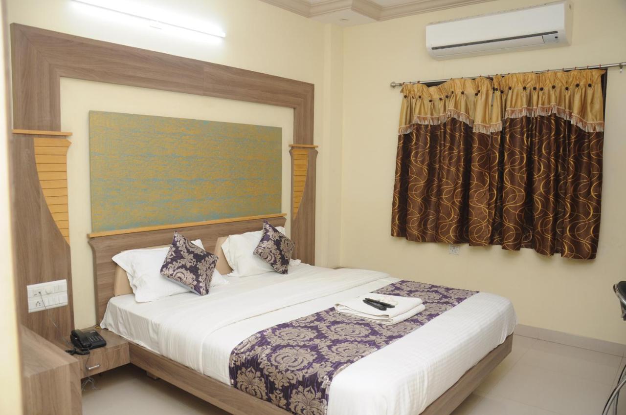 Hotel Bansi Dwarka  Ngoại thất bức ảnh
