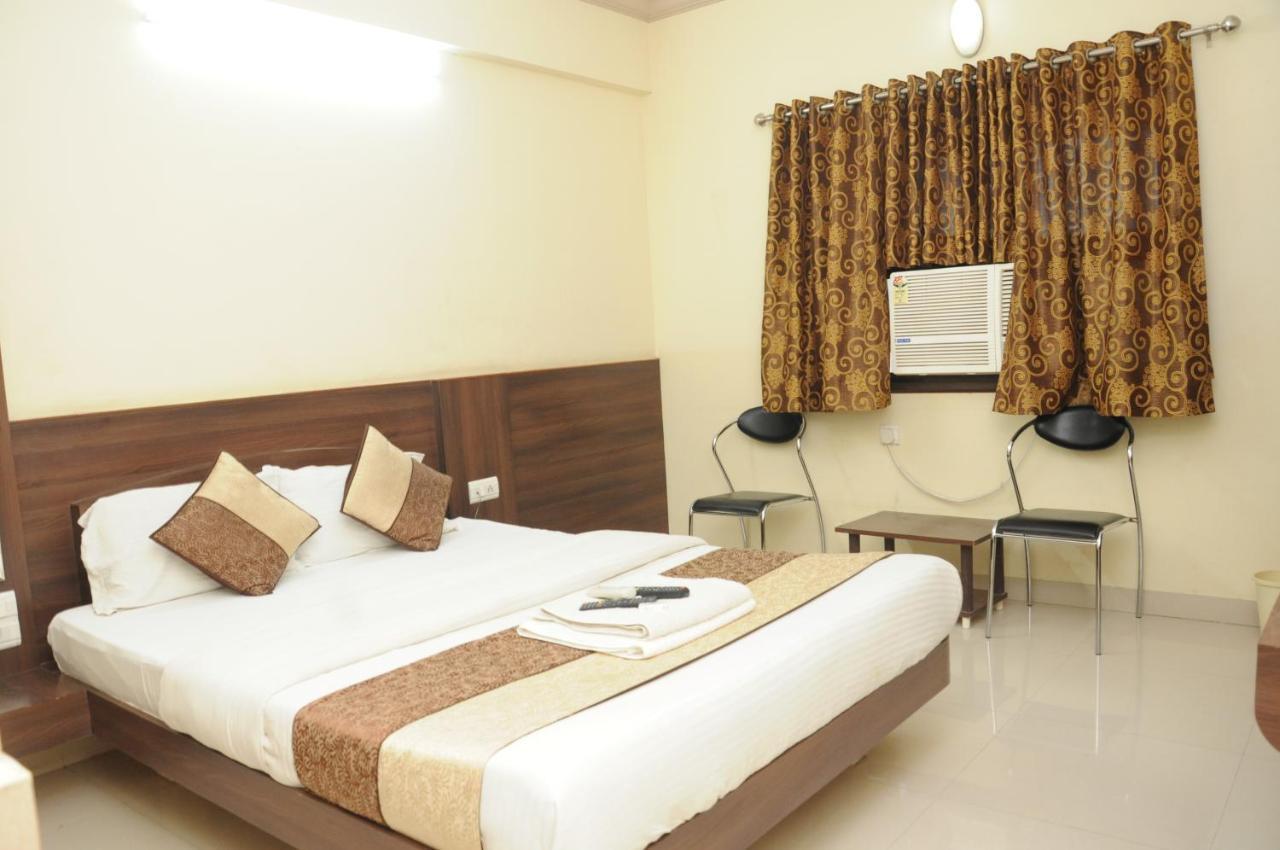 Hotel Bansi Dwarka  Ngoại thất bức ảnh